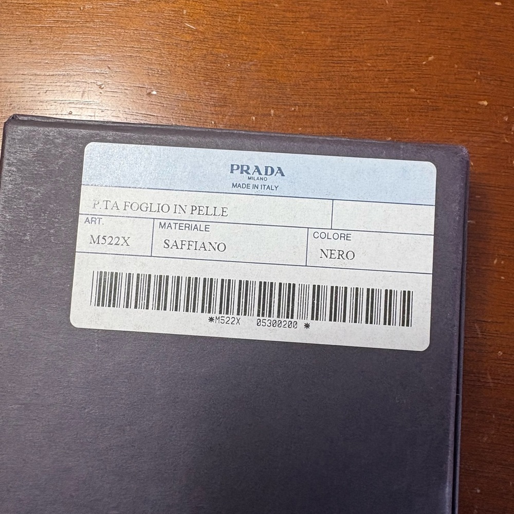 NWT vintage PRADA Black Saffiano Leather Small Wallet. Rare Find. 4.25×3.5. - Picture 7 of 11